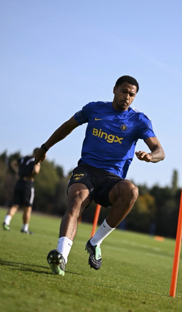 TheChelseaForum's tweet photo. Levi Colwill in training today. https://t.co/Fg91QmgWTb