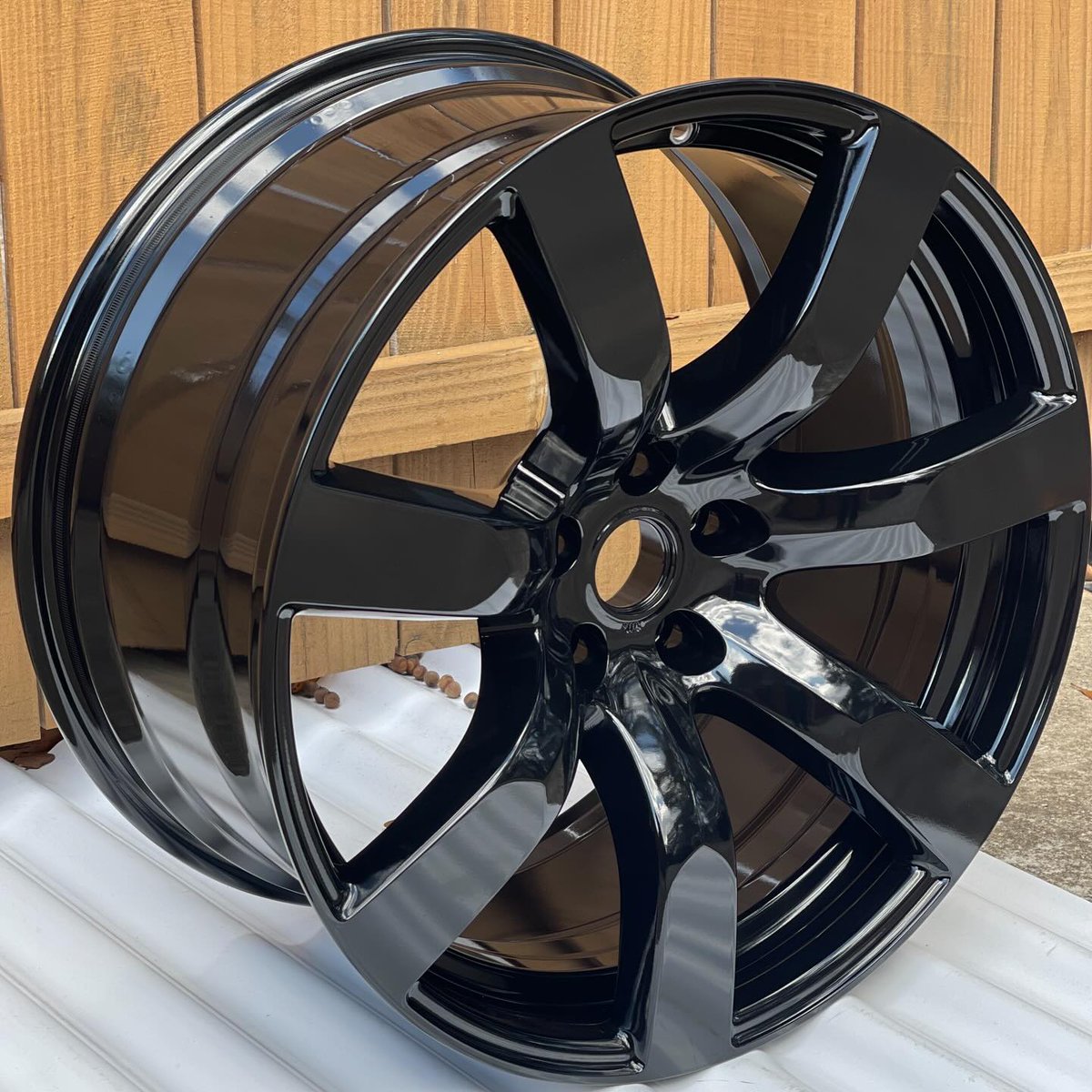 DavisBoken's tweet photo. 2 sets of Nissan GT-R wheels, powder-coated in OEM black https://t.co/oQMIZdCJ9C