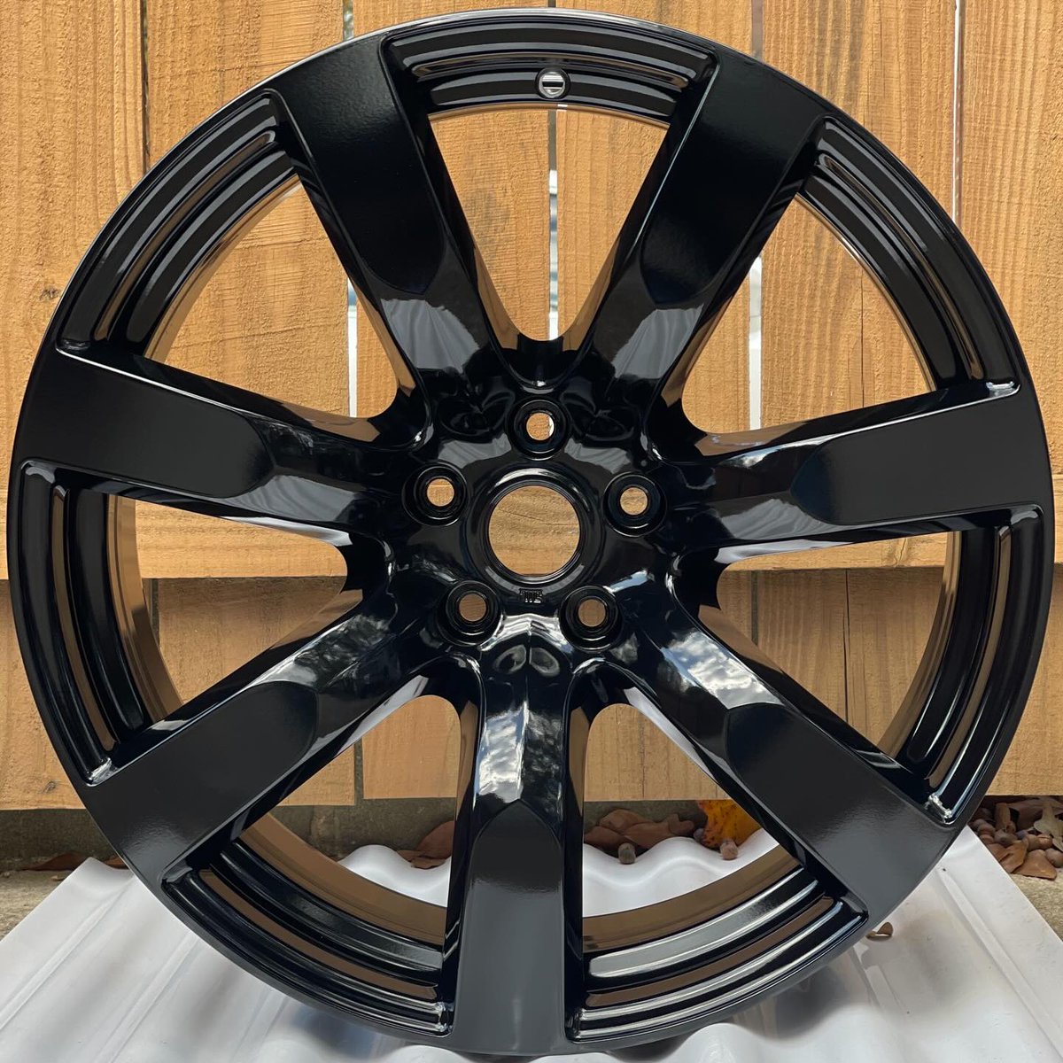 DavisBoken's tweet photo. 2 sets of Nissan GT-R wheels, powder-coated in OEM black https://t.co/oQMIZdCJ9C