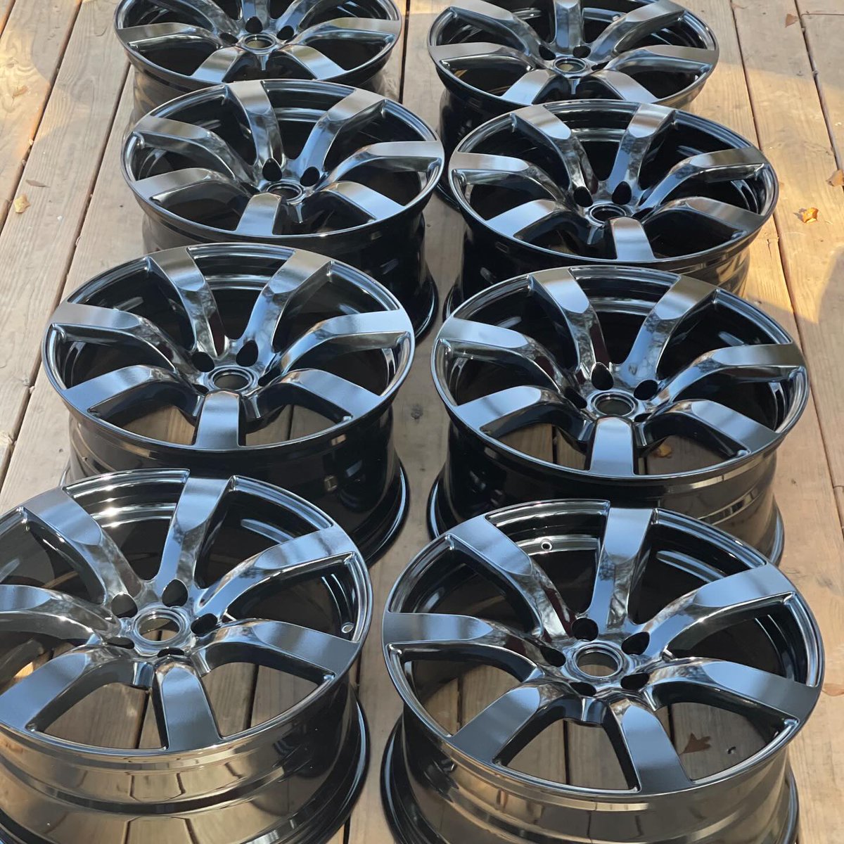DavisBoken's tweet photo. 2 sets of Nissan GT-R wheels, powder-coated in OEM black https://t.co/oQMIZdCJ9C