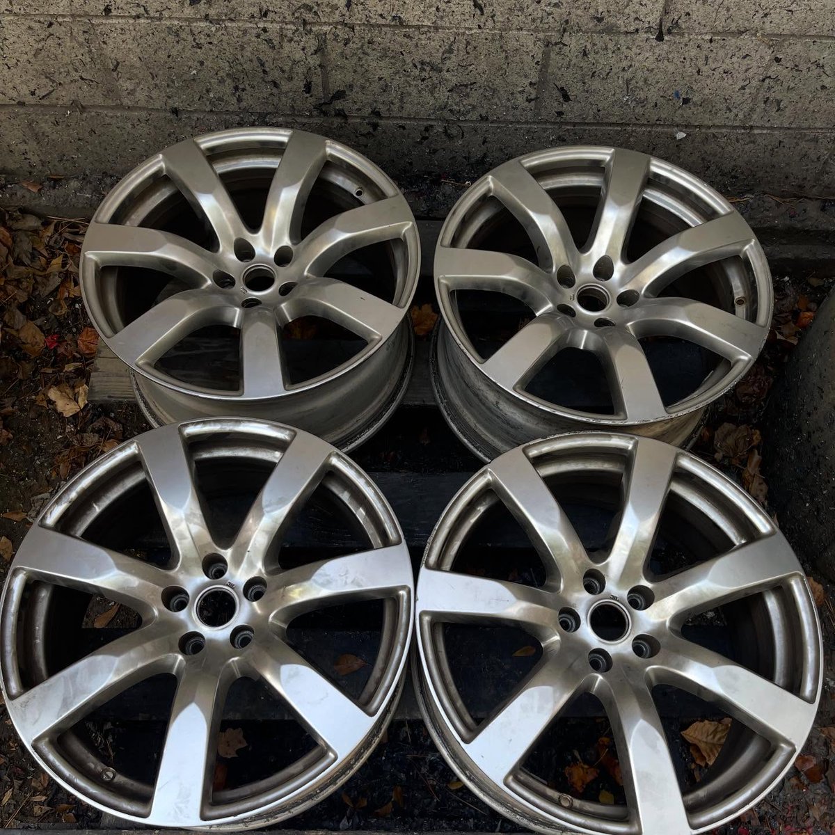 DavisBoken's tweet photo. 2 sets of Nissan GT-R wheels, powder-coated in OEM black https://t.co/oQMIZdCJ9C