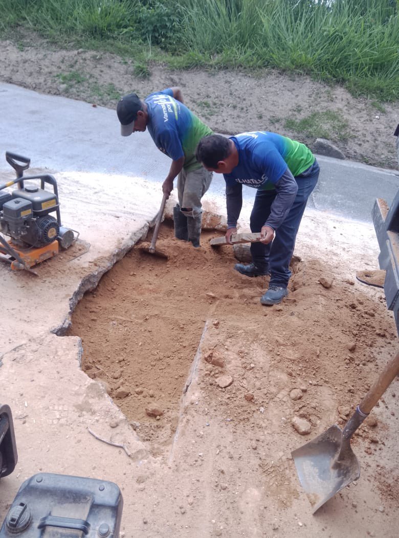 ServiciosEH's tweet photo. 📢 #ServiciosEHInforma #VíasElHatillo 🚙🛠️

Informamos que el personal del IAGA llevó a cabo labores de adecuación y recuperación vial en la zona.
 
📍 Av. Ppal de Oripoto. https://t.co/7PQaUW1od7