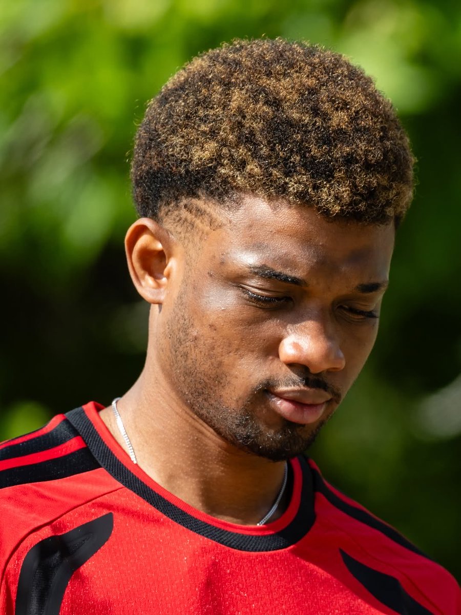 Maxnited's tweet photo. 🚨 𝐄𝐗𝐂𝐋: Amad has retutned to training with the #MUFC group today as he pushes for a return | @SullyTalkz https://t.co/jsolqXXI4J