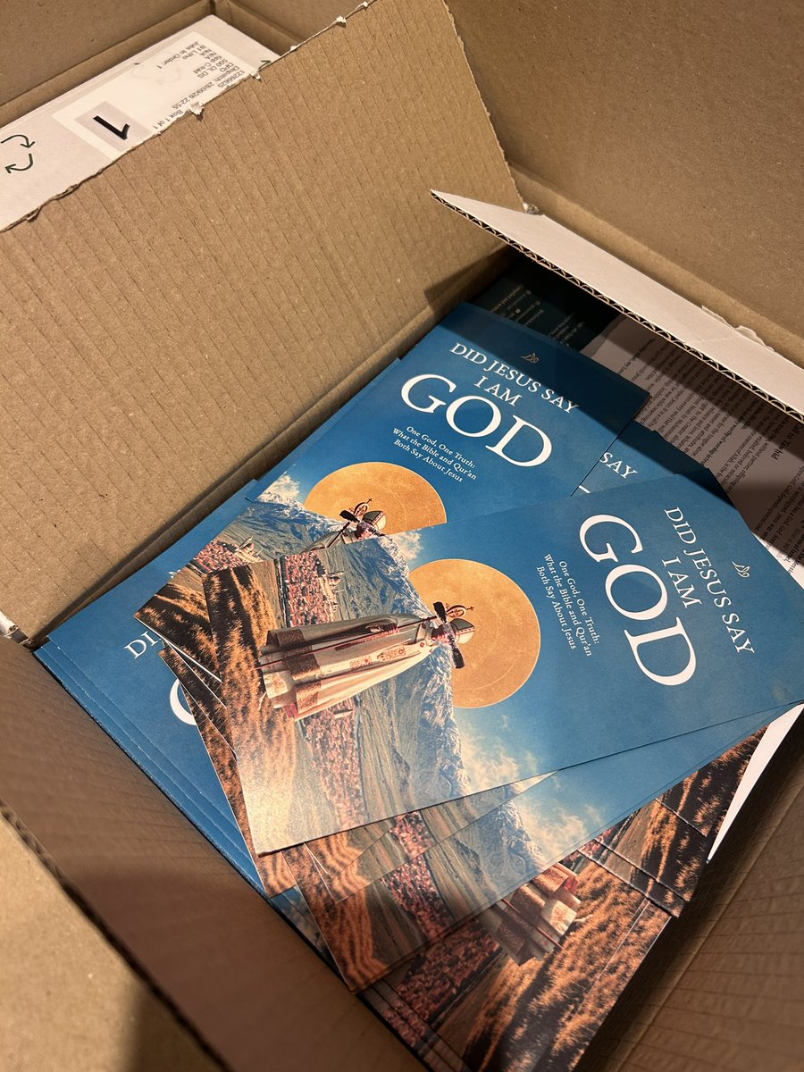DaarusSunnah's tweet photo. Alḥamdulillāh, they have arrived.

Did Jesus Say, “I Am God”?
A concise introduction examining what the Bible and the Qurʾān say about Jesus and the worship of the One true God.

Copies are now ready for distribution, in shāʾ Allāh.

May Allah make them a means of guidance, benefit and clarity for everyone who reads them, and place the reward on the scales of all those who contributed to producing and distributing them.

Take a copy. Read it. Share it. Give it to someone who may benefit.