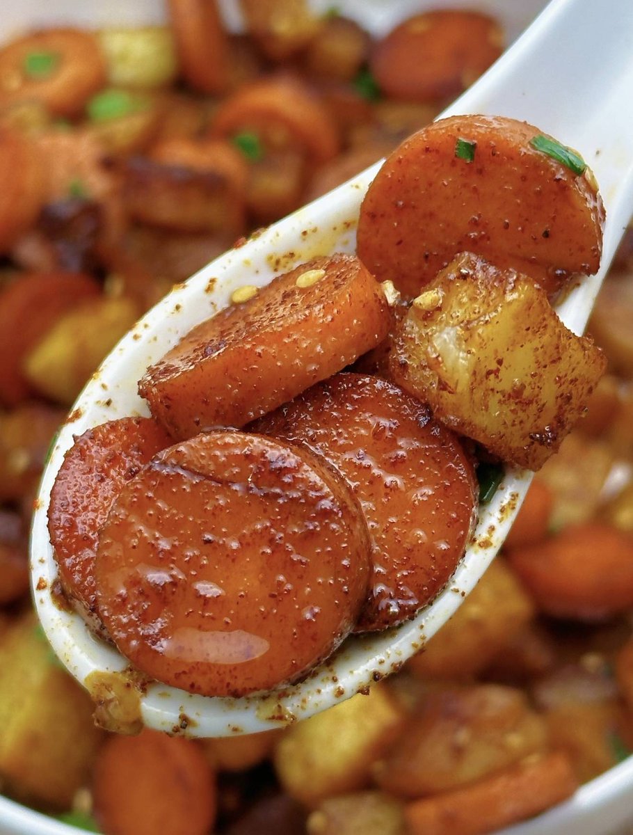 WilliaSabiva's tweet photo. Hoy cocino una tortilla de patatas casera con huevos frescos, crujiente por fuera y cremosa por dentro — sabor de abuela en cada bocado! https://t.co/vhxAsy7Ksg