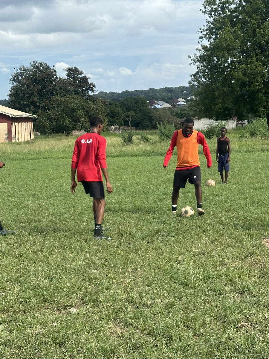 CASTLEFOOTBALLA's tweet photo. Busy at Soccer Temple. 😤 https://t.co/cMdG5tfdI9