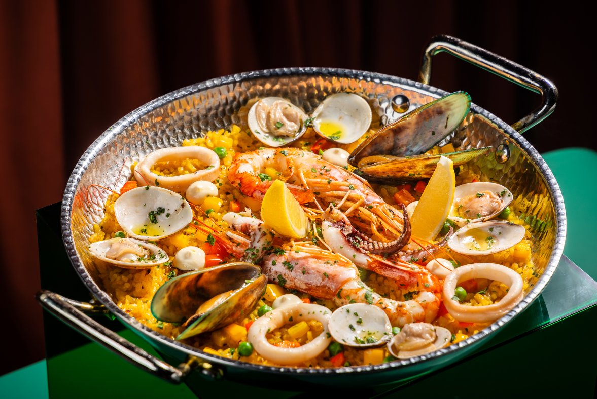 ReneJarvisae's tweet photo. Saborea nuestra auténtica paella valenciana con mariscos frescos! Cada bote conserva el sabor tradicional de Espaa, transportándote directamente a las costas mediterráneas. No te lo pierdas! https://t.co/gtqP7A59ck