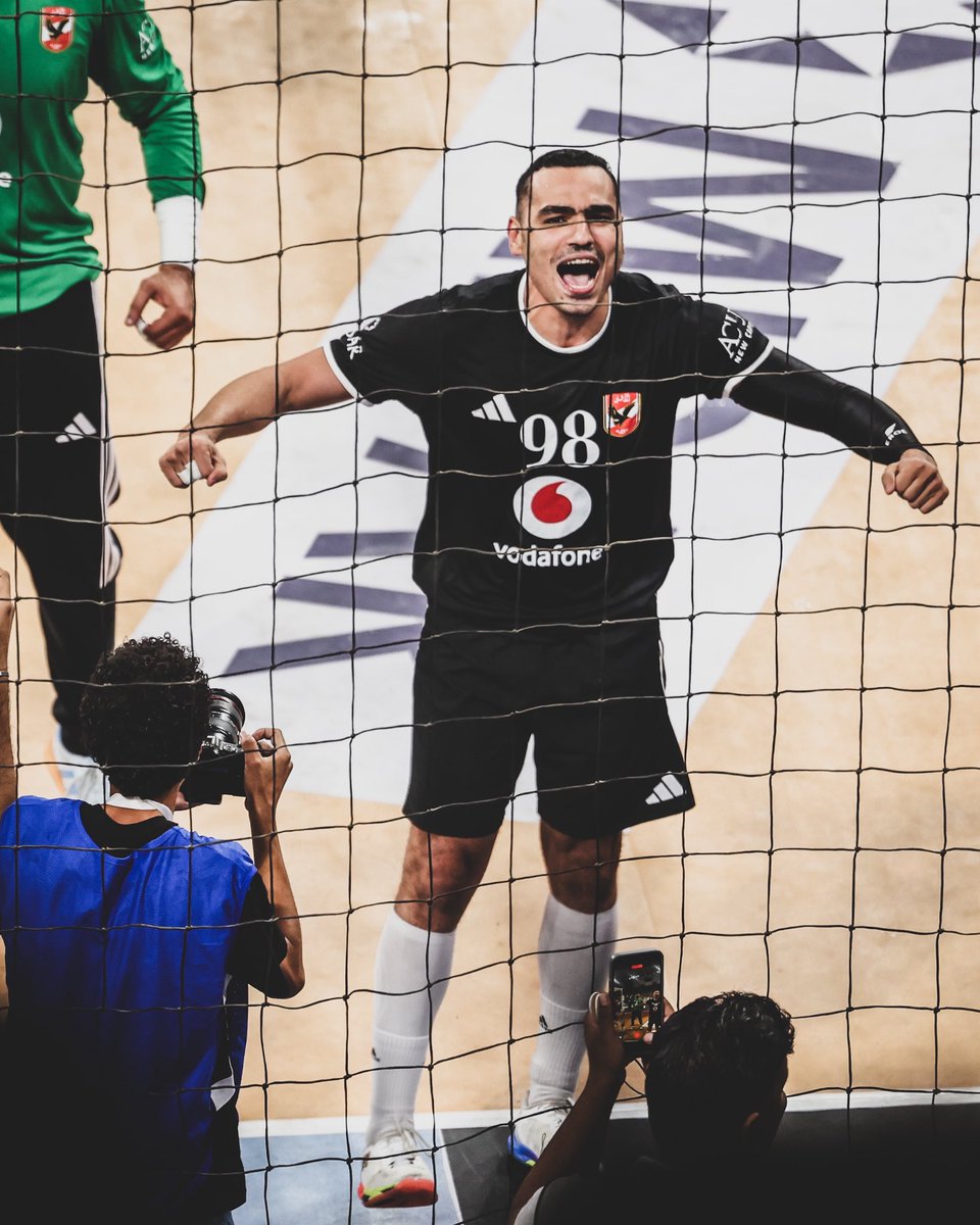 Ahly_Handball's tweet photo. النادي الأهلي ده فريق جبار 🔥 https://t.co/CKqRYxpBBG