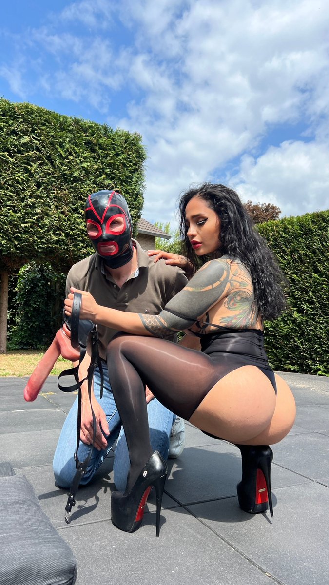 MissArabDomme's tweet photo. Are you ready to surrender to me 
Who want to be my next good boy https://t.co/2pFIPyq4F6
