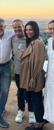 choquei's tweet photo. 🚨VEJA: Rubinho Barrichello e Cíntia Chagas terminam namoro menos de um mês após assumirem o relacionamento. https://t.co/yXhdHyFzSI