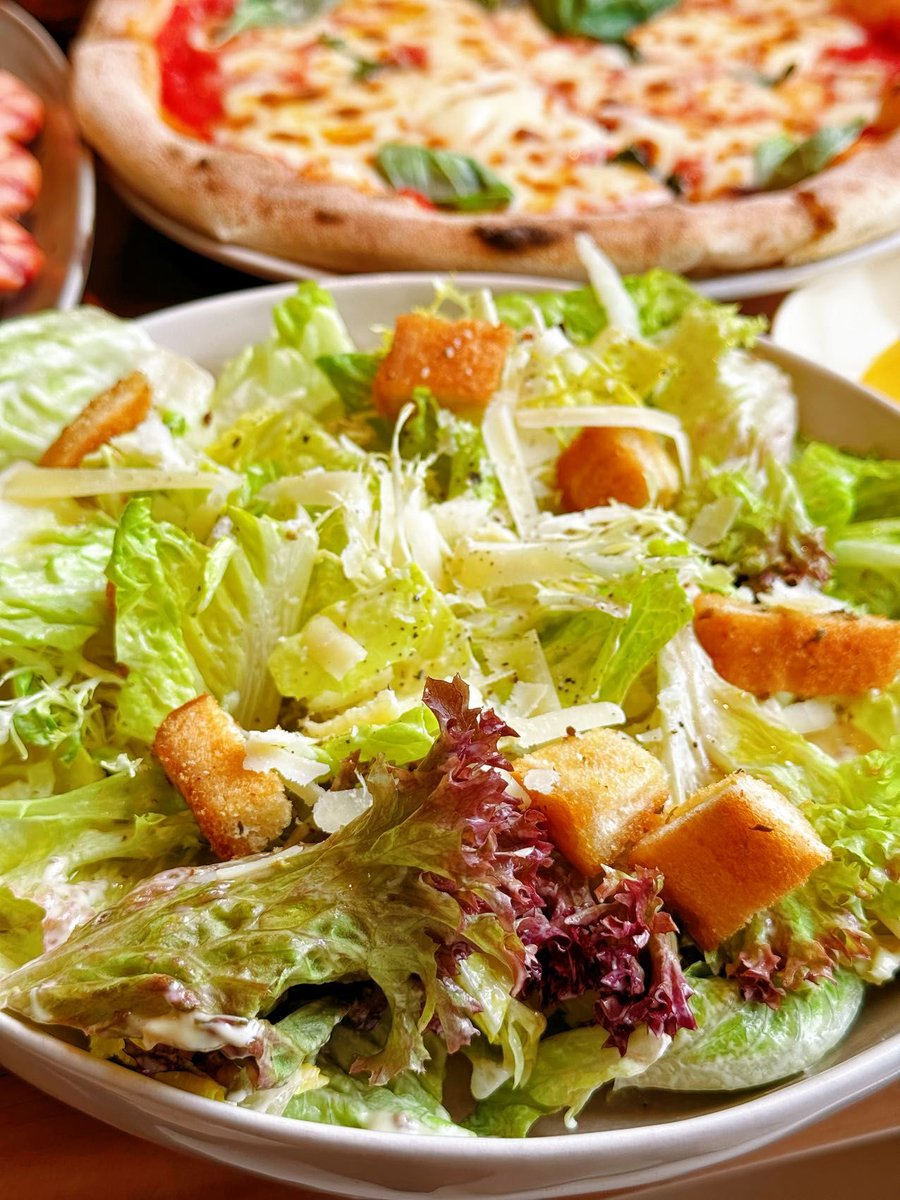 MadalineKex72's tweet photo. Hoy, con mi familia: risas, pizza casera y juegos de mesa que hacen que cada momento valga la pena. https://t.co/3F2HcpDSnK