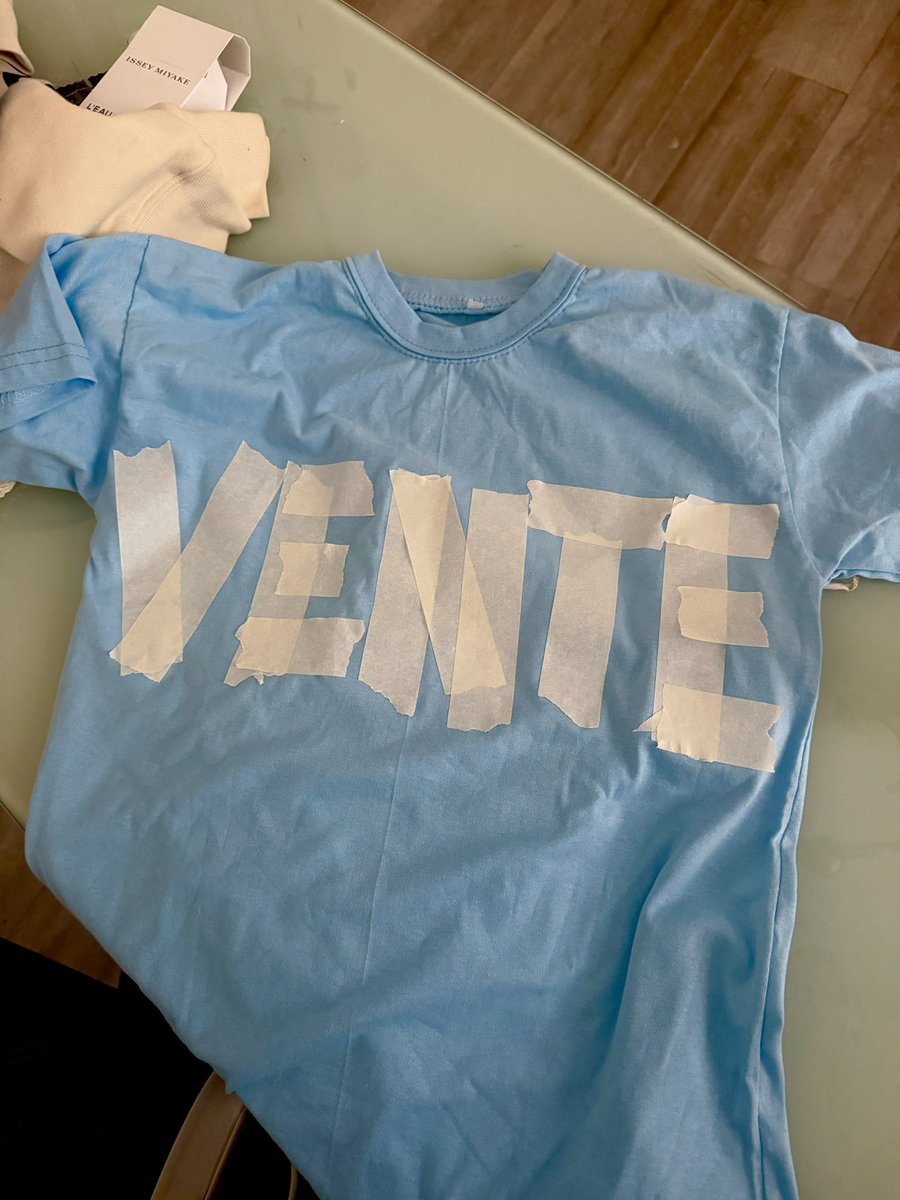 GastonLevar's tweet photo. Ya tengo mi primera franela de @VenteVenezuela fabricada por mi. Días emocionantes se vienen. 
#GeneraciónIndependencia https://t.co/HMDEXdfNvE