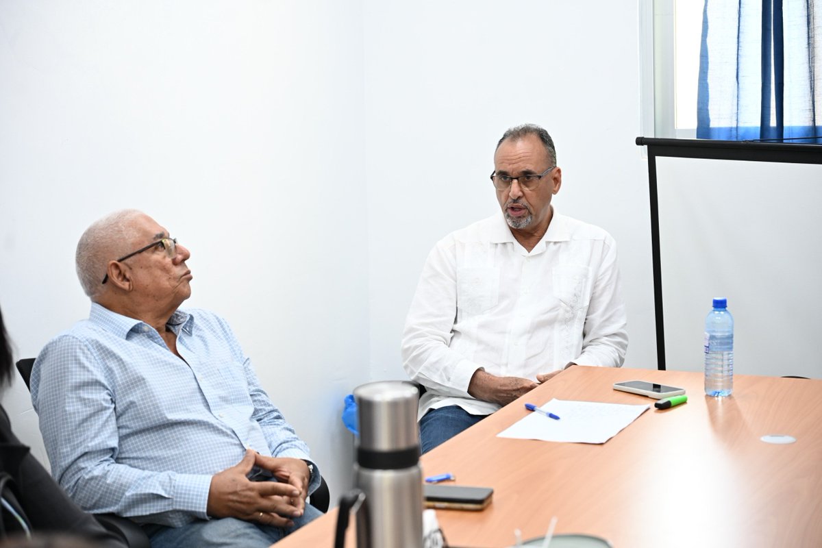 SRSNordeste's tweet photo. El director del Servicio Regional de Salud Cibao Nordeste (SRSCNE), Dr. Rafael de Jesús Rodríguez Cruz, sostuvo este martes una jornada de socialización con la dirección y el personal del Hospital Municipal Alicia de Legendre, de Villa Riva.

#SRSCNE #VillaRiva #AliciaDeLegendre https://t.co/OStHaJVDcM