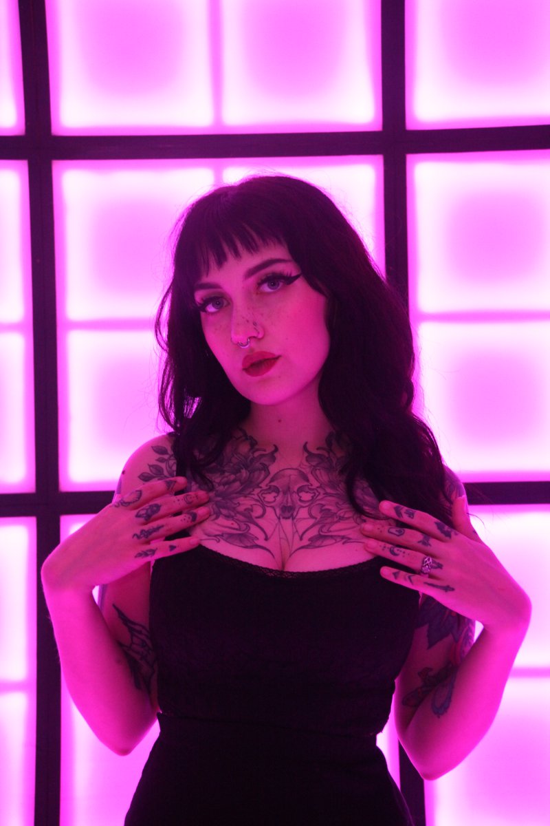 strawbsirenn's tweet photo. me and my perfect tits ✨🥰  #tittytuesday https://t.co/iR537eqsl8