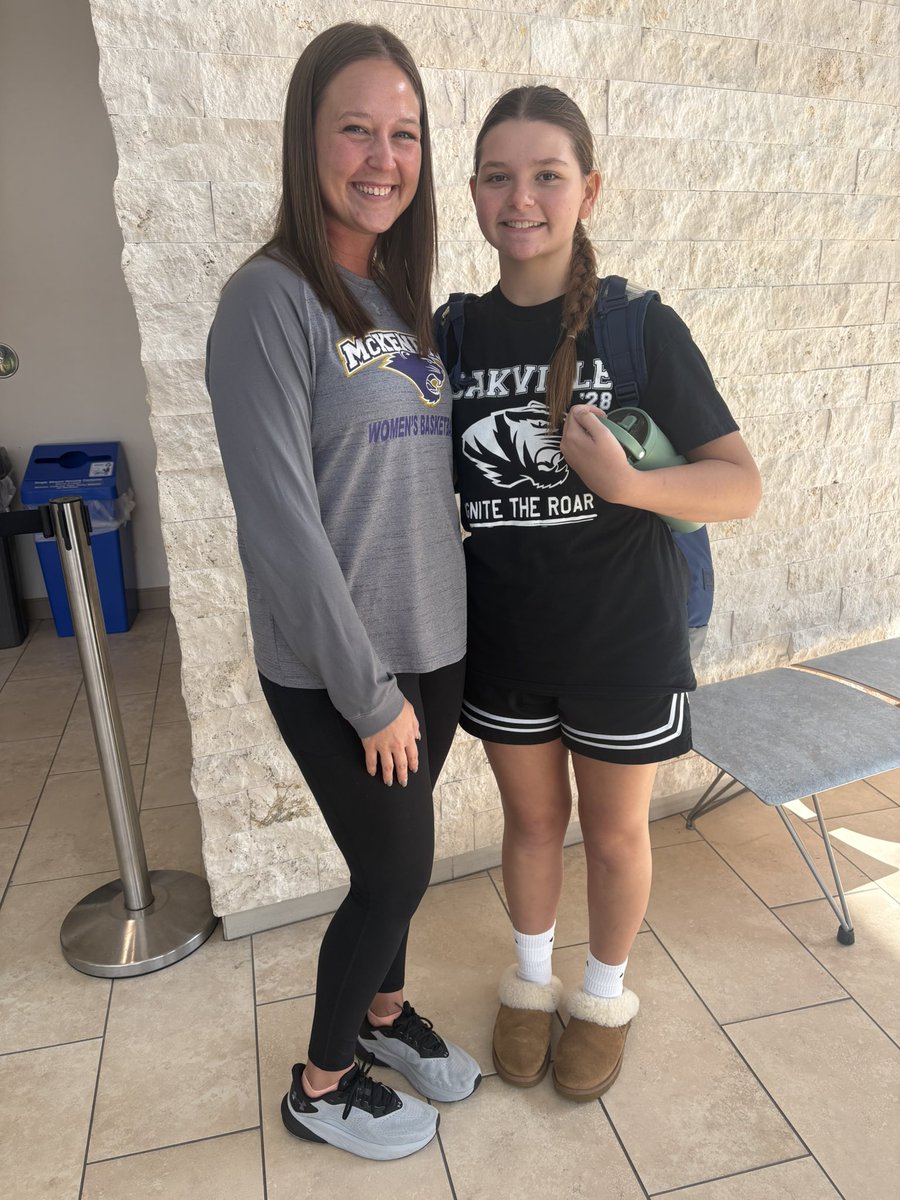SBommarito17's tweet photo. I had such an amazing experience at the College Basketball Prospect ID Clinic. Thank you for the invite and to all the coach’s that were there. @TayJ_20 @MBU_WBB @MaryvilleWBB @McKendreeWBB @wbb_hssu @OHS_Girl_Bball @OHS_Tigers https://t.co/MmQOOWq5dY