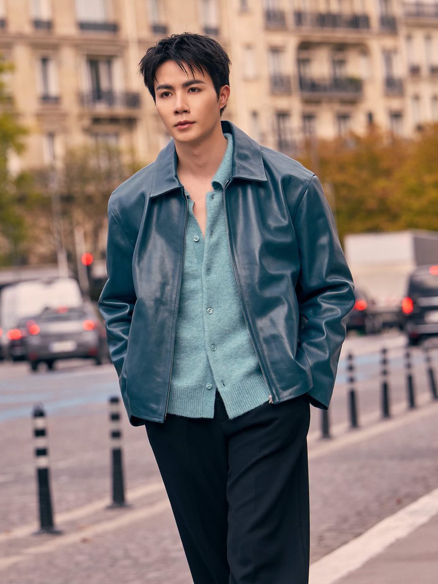 thaifashiond's tweet photo. #UPDATE:  พาส่องลุคของ ‘ซี-พฤกษ์’ @zee_pruk ขณะเข้าร่วมชมพรีเซนเทชั่นแบรนด์ SANDRO ณ Paris Fashion Week

#SANDROxZEEPRUK
#Sandro #SandroParis
#ZeePruk https://t.co/6ZdEeKDiCc