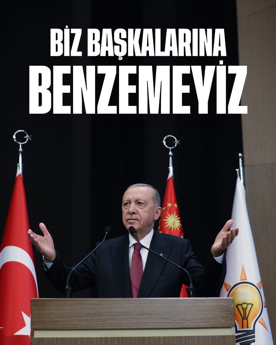 mcaglayan9's tweet photo. Birkaç nahoş örnek üzerinden kimse büyük AK Parti ailesini, hele hele bizim ortak değerlerimizi kötüleme çabası içine girmesin.

Dün de ifade ettim: Biz başkalarına benzemeyiz.

Onlar baklava kutularında rüşvet alanlara sahip çıktılar, belediyeleri arpalığa çevirenlere sahip çıktılar.

Yolsuzluğu, arsızlığı, iltiması, irtikâbı, her türl�� kirli, pespaye ilişkisi ortaya saçılanlara sahip çıktılar.

İstanbul’u soyanlara sahip çıktılar. Hırsıza, yolsuza, dolandırıcıya, şantajcıya sahip çıktılar.

Daha bizim söylemeye edebimizin el vermediği türlü kepazelikleri, türlü rezillikleri yapanlara yüzleri kızarmadan sahip çıktılar.

Şimdi çıkmış, kendi kapkara sicillerine bakmadan bir de bize ahlak dersi, siyasi etik dersi vermeye kalkıyorlar.

Onlara diyorum ki hadi oradan.

Siz bu milleti kendiniz gibi balık hafızalı mı sandınız?

Siz önce bir aynaya bakın, arının, içinizdeki çürükleri bir ayıklayın; şayet etrafınızda hâlâ birileri kalırsa sonra çıkıp bize akıl vermeye cüret edin. @RTErdogan 

@Akparti 
@abuyukgumus 
@mchtylmz 
@selmanaltasordu