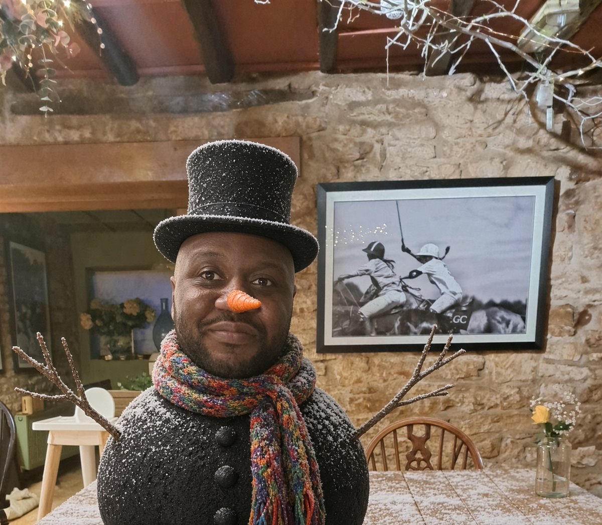 Dimocracy_'s tweet photo. @ArchRose90 I've turned you into a diverse snowman to appease Lenny Henry, Chris https://t.co/08Ui9ZHv3Q