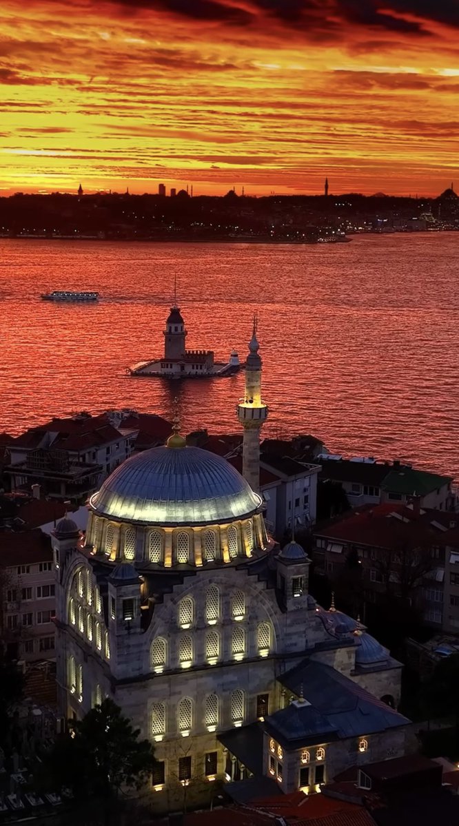 camiistan's tweet photo. 📍Üsküdar Ayazma Camii ve Kız Kulesi https://t.co/G4X7dwAPwm