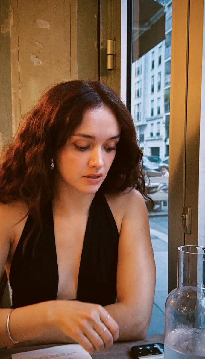 thinkercooke's tweet photo. OLIVIA COOKE?!? https://t.co/1pigyKZHWt