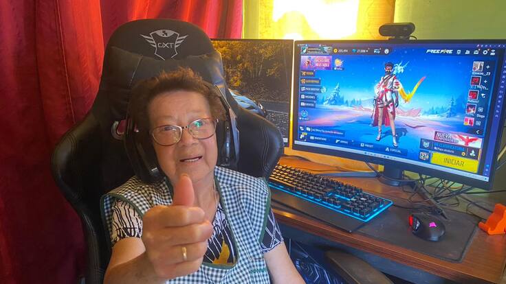eo_enlinea's tweet photo. Murió “Mami Nena”, la adulta mayor de #LlayLlay que rompió estereotipos jugando videojuegos: 
https://t.co/zcu7D7TM5u https://t.co/JX3Nqkrpeb
