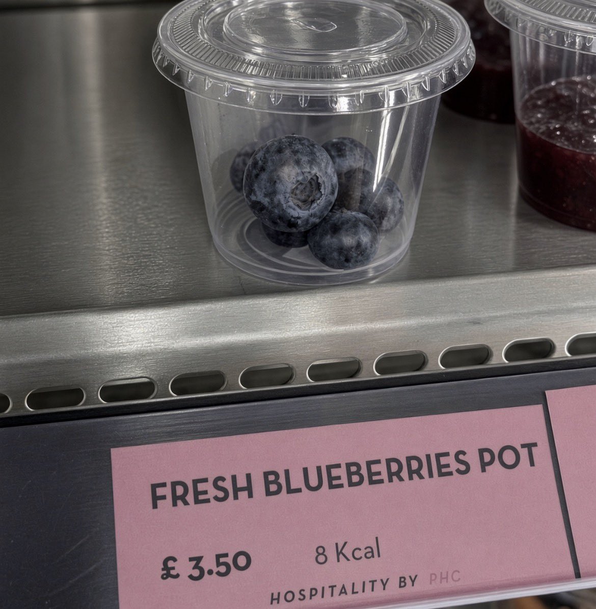 NoContextBrits's tweet photo. £3.50 for 5 blueberries. Broken Britain. https://t.co/QqdEYWIW9s