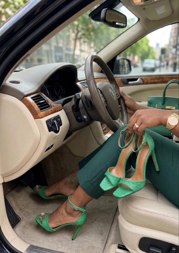 CHICOLLECTIONSs's tweet photo. Available in sizes 38-42

Price 27,000 https://t.co/zyVugzWSIS