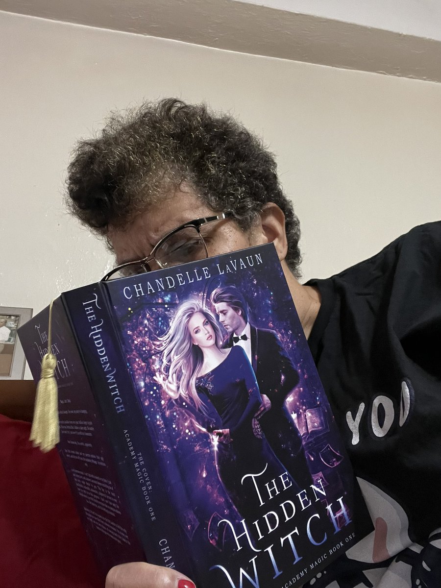 j_ileanna's tweet photo. Doing some magical reading! 📚📚 https://t.co/xua2FGeYvy