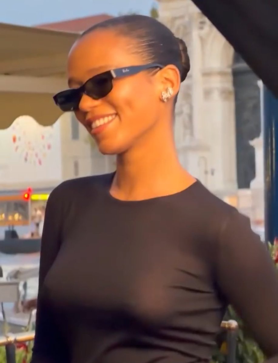 desiresofher's tweet photo. Hier à Paris. https://t.co/4PLG9VOb5T