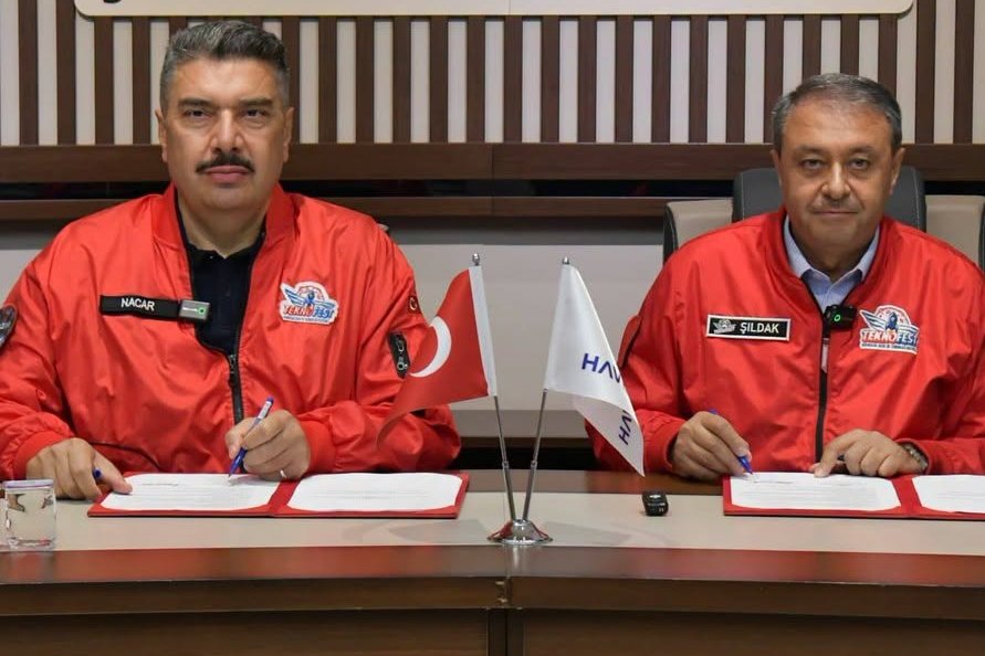 mehmetdener's tweet photo. Rahmetli hafız Ömer Nacar'ın oğlu HAVELSAN Genel Müdürü Dr. Akif Nacar, geçmişte Urfa Teknokent'in kurulmasında emek verdi.
Sonra Teknokent bünyesinde HAVELSAN Yazılım Ar-Ge Merkezi'nin kurulmasına, üniversite-sanayi iş birliği çalışmalarına öncülük etti.
Bugün de Okul Güvenliğinin Güçlendirilmesine Yönelik Yapay Zeka Destekli Analiz Sistemi Pilot Uygulama İş Birliği Protokolüyle Urfa Valisi Hasan Şıldak'a ve Urfa'ya verdiği destekten dolayı kendisine teşekkür ediyoruz.