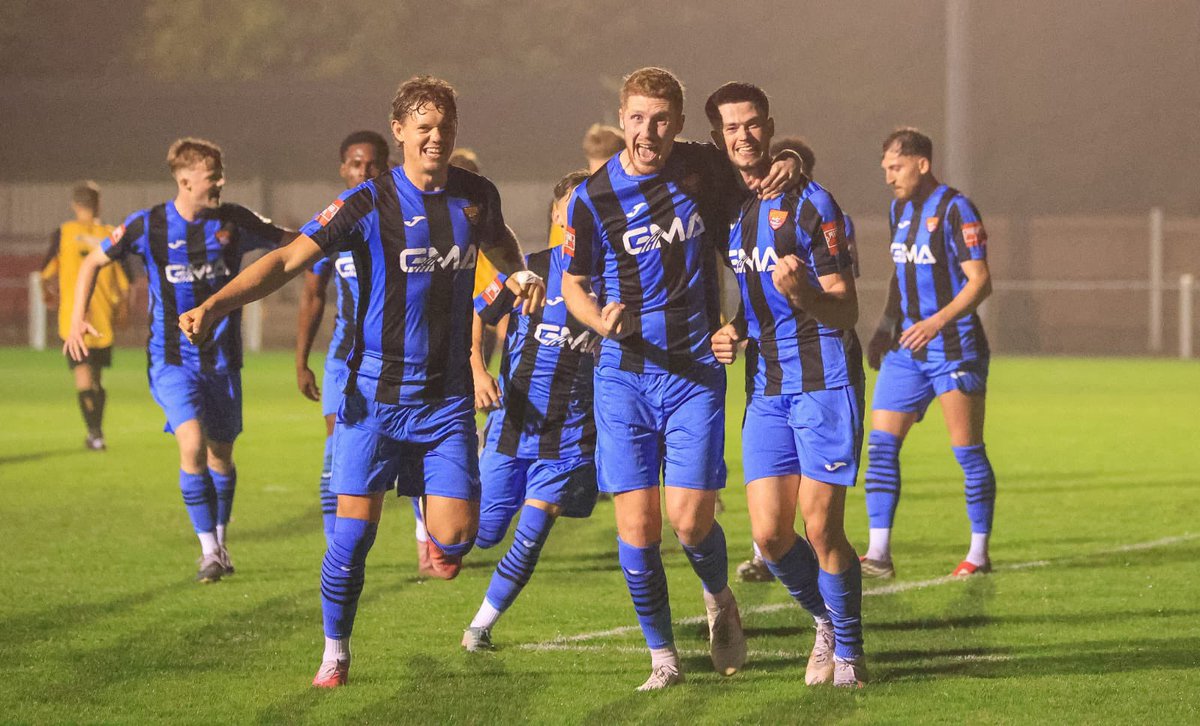 Felixseasiders's tweet photo. HT - @fakenhamtownfc 1 @Felixseasiders 2

Finley Whiteley for the Ghosts on 32 minutes. Billy Holland forced the ball home from a corner at close range on 39 to level and another corner in added time found Tom Warren who made no mistake with his head. https://t.co/FNXugIR7KY