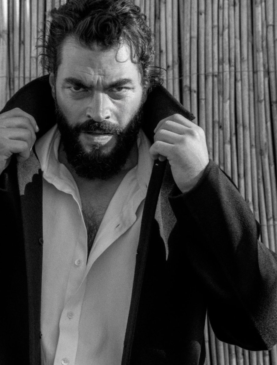 Guapazos's tweet photo. Akın Akınözü, puro arte turco 🔥 https://t.co/oCBkDGdRnB