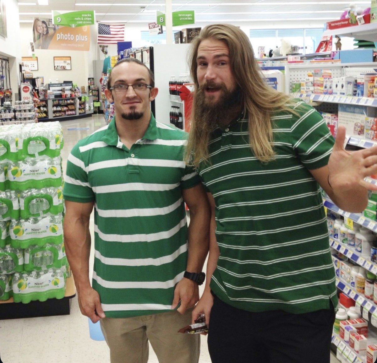ChrisHero's tweet photo. Ben &amp; Chris 💚🤍 https://t.co/hoA6njBCbW