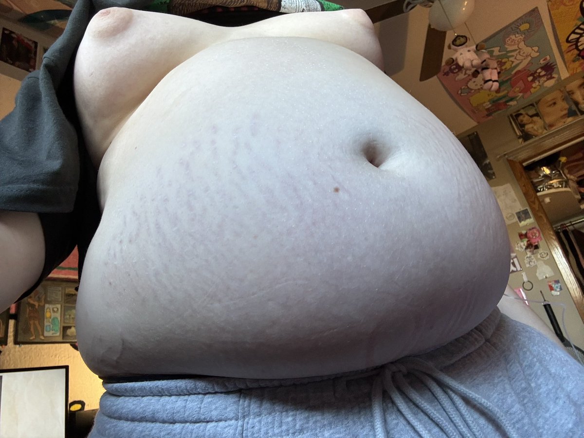 fatboyflorian's tweet photo. #tummytuesday not only is smokey hot as fuck (pun not intended) this shirt is so soft https://t.co/On8zIpj1Hx