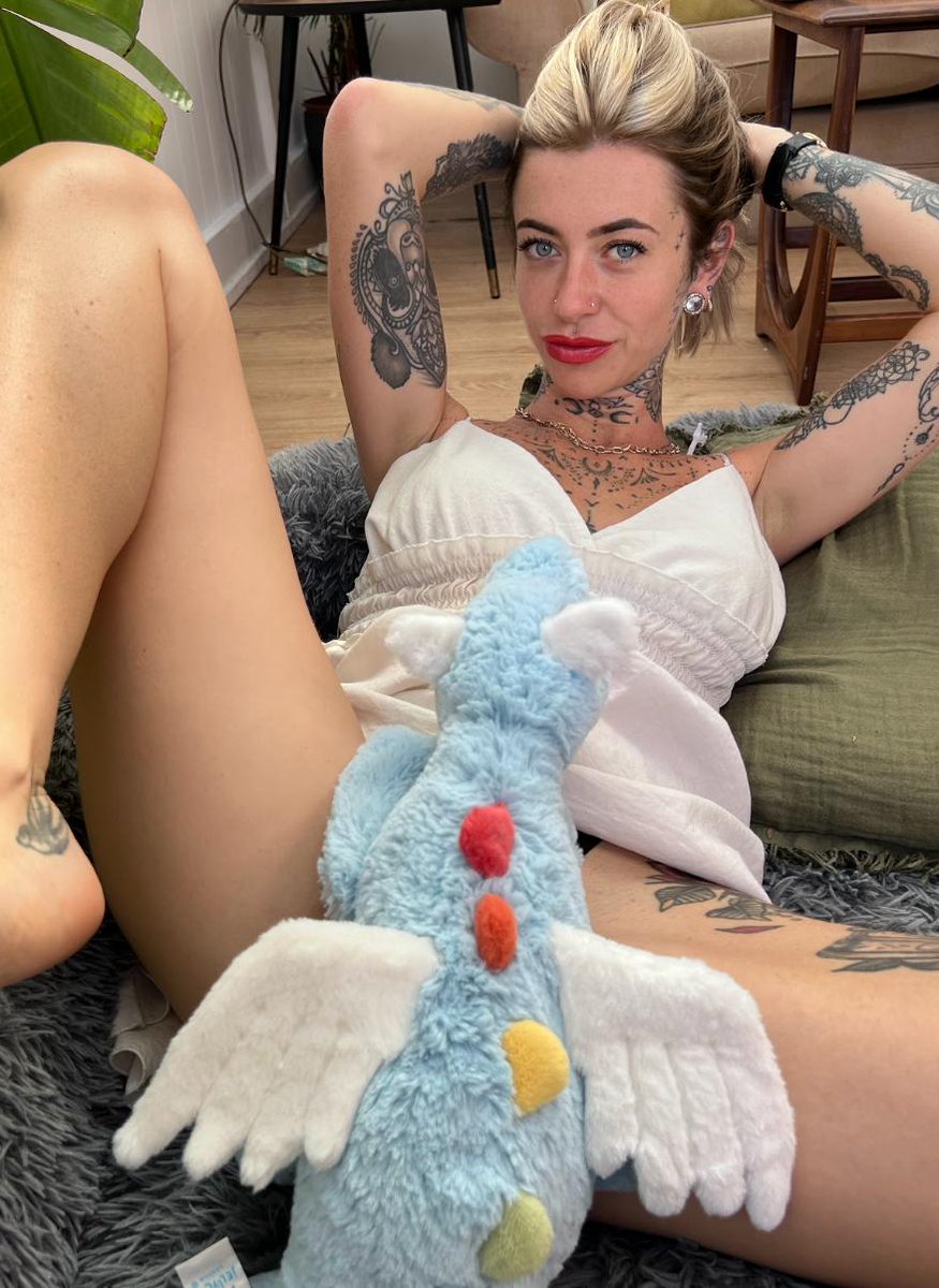 RealSaurora's tweet photo. Wish you were here instead of this teddy🙈 https://t.co/jV94wmtsnN