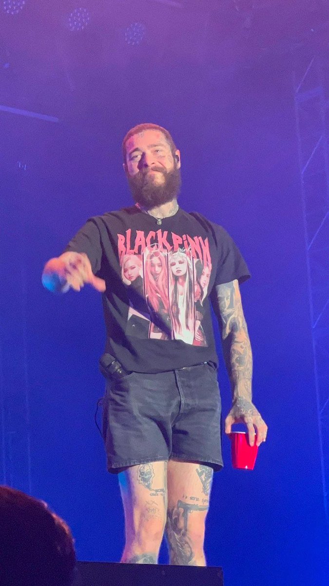 semicatchme1's tweet photo. Lembrei do Post Malone usando camisa do Blackpink kkkk https://t.co/U0zKYKI1oi