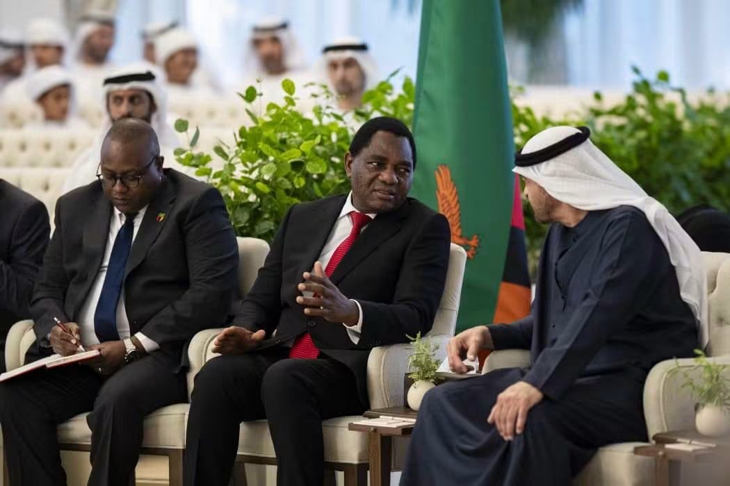 ZambiaMFAIC's tweet photo. This afternoon, Preident @HHichilema met and conferred with His Highness Sheikh Mohamed bin Zayed Al Nahyan, President of the #UAE , at the Presidential Palace in Abu Dhabi.

Read more..

https://t.co/MvSvlA4eCq

#ZambiaUAERelations
#GrowZambiaAgenda
#BilateralCooperation https://t.co/fMB3oSC9VN
