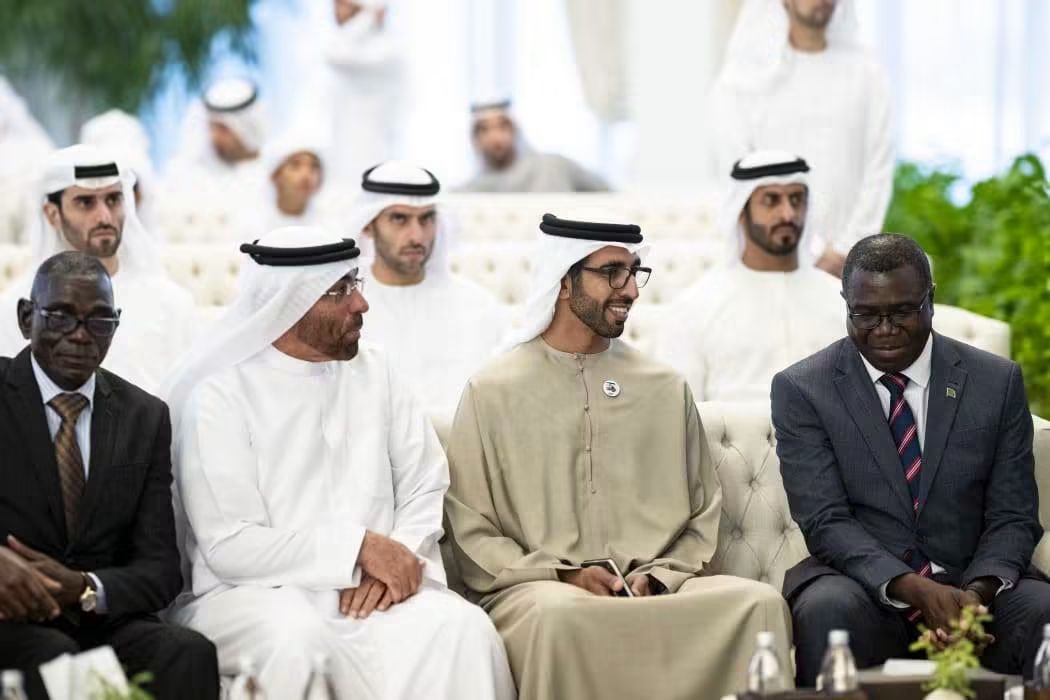 ZambiaMFAIC's tweet photo. This afternoon, Preident @HHichilema met and conferred with His Highness Sheikh Mohamed bin Zayed Al Nahyan, President of the #UAE , at the Presidential Palace in Abu Dhabi.

Read more..

https://t.co/MvSvlA4eCq

#ZambiaUAERelations
#GrowZambiaAgenda
#BilateralCooperation https://t.co/fMB3oSC9VN