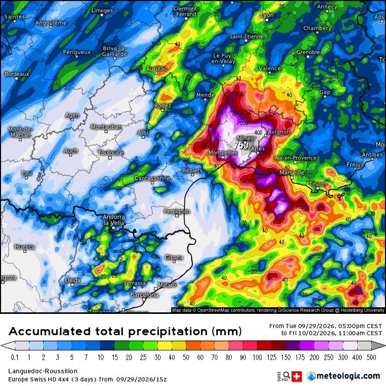 Stormyalert's tweet photo. Es brutal lo que meten algunos para el sureste de Francia, da miedo...🌧️⚠️
Hasta 550mm en menos de 24h marca el modelo AROME, es una completa locura. 
El modelo suizo 4x4 es incluso más bestia, con acumulaciones ya de 700mm en la misma ciudad de Nimes.
Espero que la población esté preparada...
#euwx #Meteo #Weather #severewx