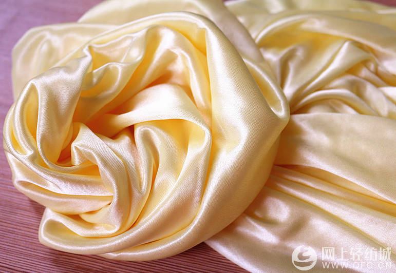 DesyRomadani's tweet photo. A smooth silk satin scrap from last autumn's section—simple, everyday charm. https://t.co/s3xFHUwwxe