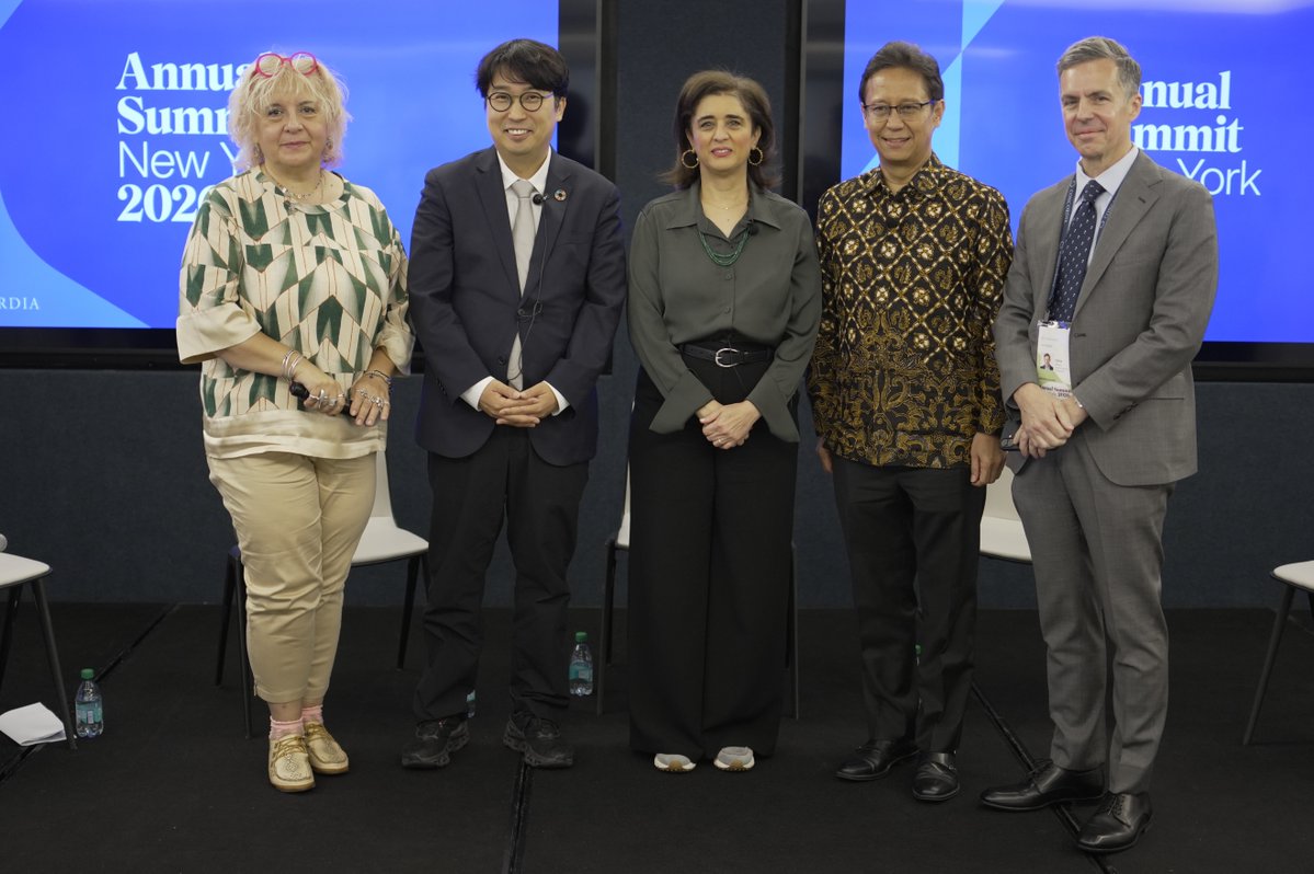 ShotAtLife's tweet photo. The process to select the next @WHO Director General is underway. Watch the full conversation to hear directly from some of the candidates about their vision for the future of global health here: https://t.co/ZgxZIVm8aw

At #UNGA81, Dr. Hanan H. Balkhy, Dr. Ji Ho Cha and Budi Gunadi Sadikin - all declared or undeclared candidates as of this discussion - shared their priorities and perspectives on some of the biggest challenges facing global health, from financial constraints and rising disease outbreaks to strengthening systems for health product pre-qualification.

Thank you to @ConcordiaSummit and @StopTB and to Dentons for hosting this conversation.
