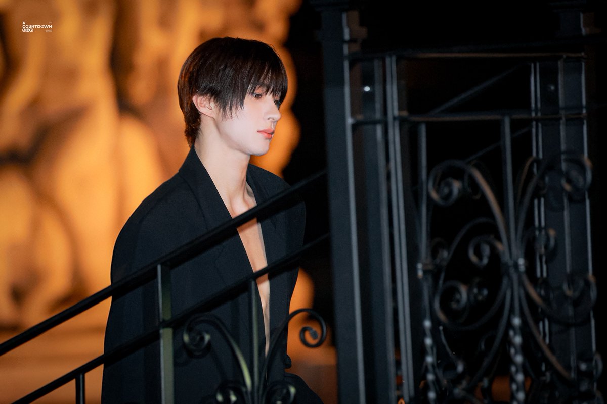 ACOUNTDOWN321's tweet photo. 260929

#ANTON #앤톤 #찬영 #RIIZE #라이즈 #ANTONxSaintLaurent https://t.co/kMcMjsGgha
