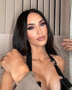 DailyStarVibe's tweet photo. Megan Fox’s eyes could seriously be a weapon against our souls 🥺❤️ https://t.co/Qk0KqhvIkW