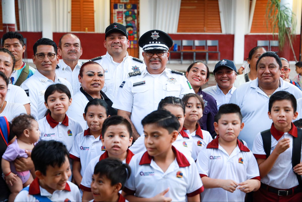 JaimePBarri's tweet photo. Tuve la oportunidad de reunirme con madres y padres de familia de la Primaria Pablo Latapí Sarre, en la SM 259, para escuchar de primera mano sus inquietudes sobre la seguridad de sus hijas e hijos.
(1/2) https://t.co/c799sIsD9Z