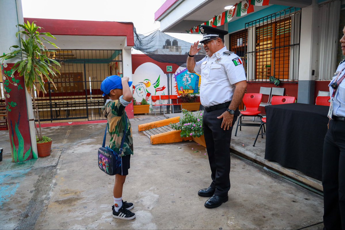 JaimePBarri's tweet photo. Tuve la oportunidad de reunirme con madres y padres de familia de la Primaria Pablo Latapí Sarre, en la SM 259, para escuchar de primera mano sus inquietudes sobre la seguridad de sus hijas e hijos.
(1/2) https://t.co/c799sIsD9Z