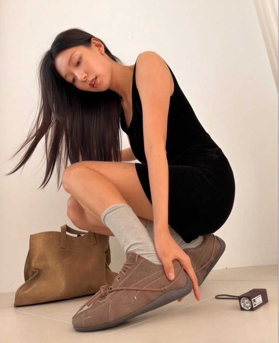 RosiebyRoseNYC's tweet photo. Holly (Hojung) posts an update on Instagram featuring Rosé x Puma Speedcats.👟

#ROSÉ https://t.co/2QOf7wAHwD