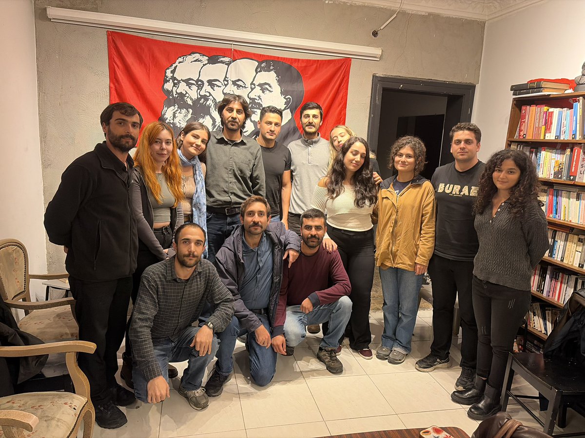 smi14793's tweet photo. 23 Ocak'tan bu yana tutuklu bulunan yoldaşımız Ali Emre Ecer, bugün görülen ikinci duruşmasında tahliye edildi.

Bütün devrimci tutsaklara özgürlük! https://t.co/M2PLy4FQYY