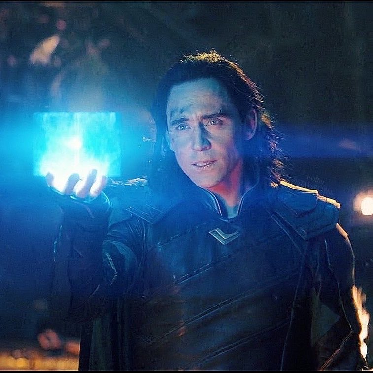 goforloki's tweet photo. I used to love loki's ragnarok costume till I realised it's the same costume he's wearing when he dies https://t.co/TPfr1LCRbr