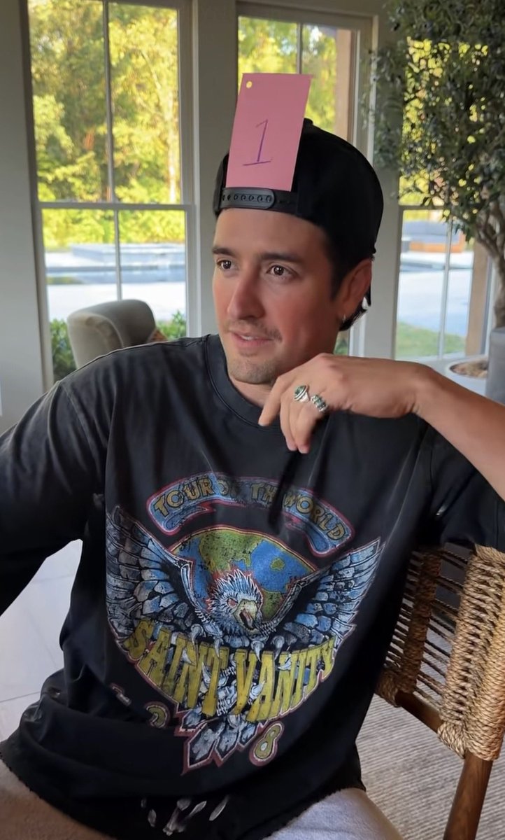 katiboo24's tweet photo. Todays Logan photo of the day https://t.co/wlKCP6EVxN