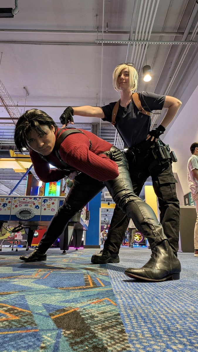 Kasey_be_Crafty's tweet photo. @sinnacosplay and I got that shit ON

Also Resident Evil movie is peak go watch it https://t.co/iCYpMLjmEM